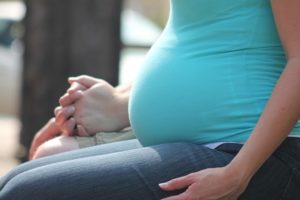 BEST MATERNITY JEANS FOR PREGNANT MOMS