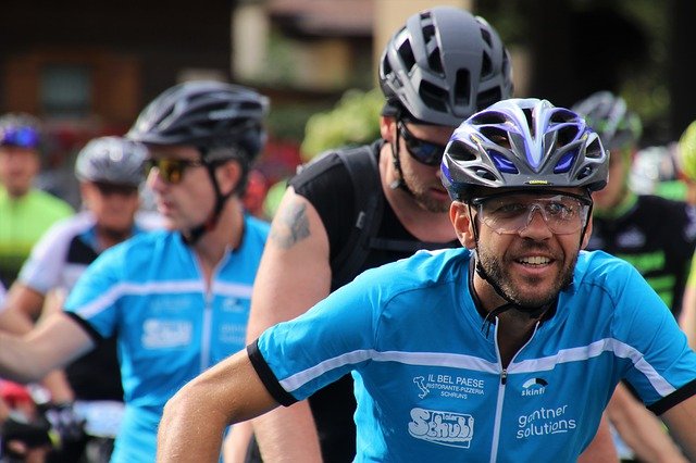 Best Cycling Glasses for Bikers